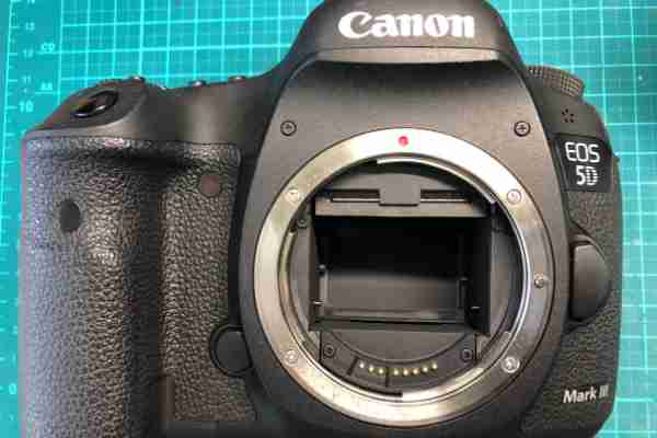 【壊れたカメラ買取】デジタル一眼レフ キヤノン Canon EOS 5D Mark III 水没ジャンク品の査定価格