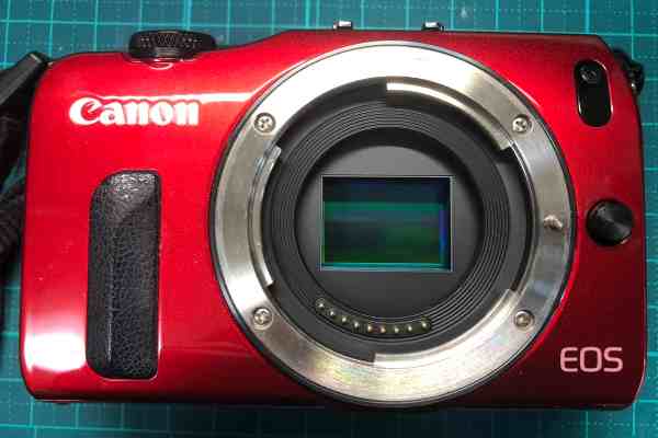 【カメラ買取】キヤノン Canon EOS M レッド ミラーレスカメラ 通電不可の査定価格