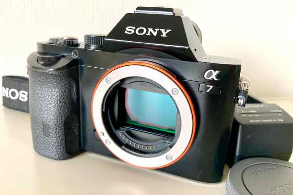 【カメラ買取】ソニー SONY α7 ILCE-7 Eマウント ミラーレスカメラ 液晶コーティング・ゴム剥がれありの査定価格