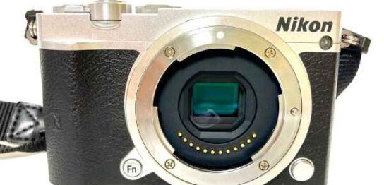 【カメラ買取】ニコン Nikon 1 J5 シルバー 美品の査定価格