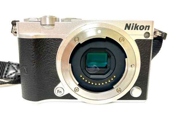 【カメラ買取】ニコン Nikon 1 J5 シルバー 美品の査定価格