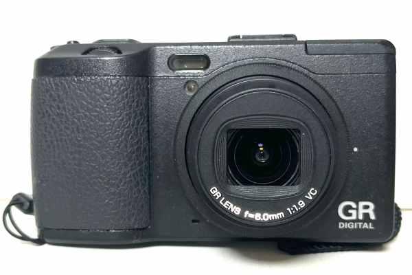 【カメラ買取】リコー RICOH GR DIGITAL 4 IV 6.0mm F1.9 コンパクトデジタルカメラ 撮影写真が暗いの査定価格
