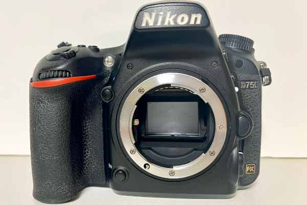 【カメラ買取】ニコン Nikon D750 FX 一眼レフカメラ エラーFEE表示・シャッター不可の査定価格