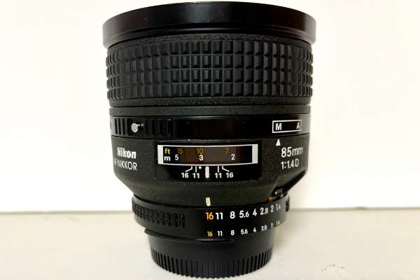 【レンズ買取】ニコン Nikon AF NIKKOR 85mm F1.4 D カビ・曇りありの査定価格