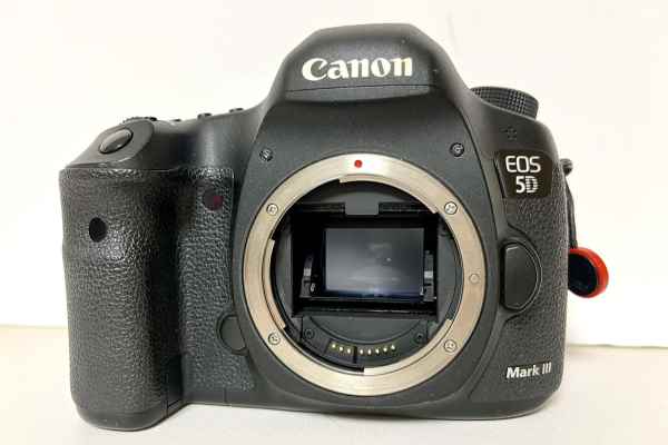 【カメラ買取】キヤノン Canon EOS 5D Mark III 3 AF不良（ピント合わない）、耐久シャッター回数超過（314917回）の査定価格