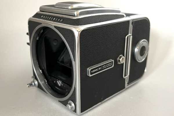 【カメラ買取】ハッセルブラッド HASSELBLAD 500C/M ボディ ＋ A12フィルムマガジン カビ・クモリの査定価格