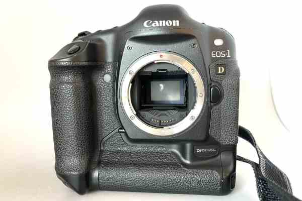 【カメラ買取】キヤノン Canon EOS-1 D DIGITAL 一眼レフカメラ ボディ バッテリー劣化の査定価格