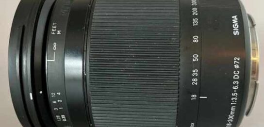 【レンズ買取】シグマ SIGMA DC 18-300mm F3.5-6.3 os For Canon EF ズームリング固いの査定価格