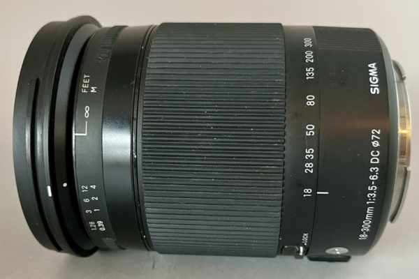 【レンズ買取】シグマ SIGMA DC 18-300mm F3.5-6.3 os For Canon EF ズームリング固いの査定価格