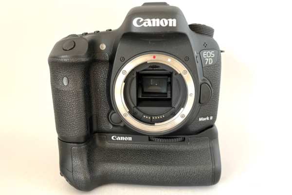 【カメラ買取】キヤノン Canon EOS 7D Mark II 並品の査定価格