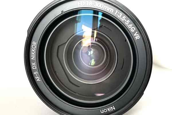 【レンズ買取】ニコン Nikon AF-S DX NIKKOR 18-300mm F3.5-5.6 G ED VR カビありの査定価格