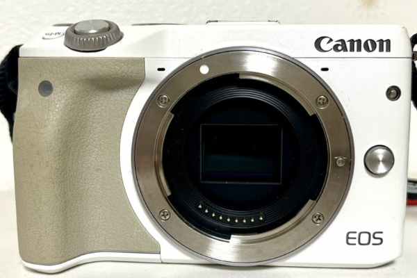【カメラ買取】キヤノン Canon EOS M3 画面破損の査定価格