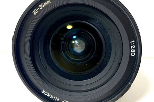 【レンズ買取】ニコン Nikon AF NIKKOR 20-35mm F2.8 D のカビありの査定価格