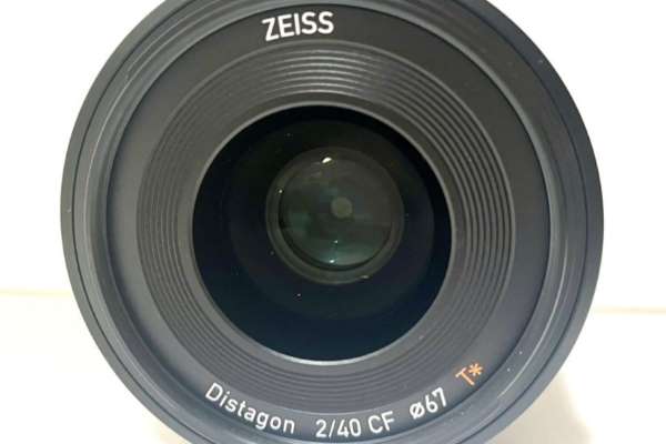 【レンズ買取】カールツァイス ZEISS Batis 40mm F2 CF Distagon T* レンズ割れの査定価格